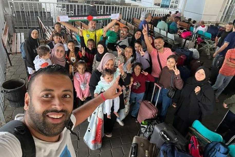 Voo com brasileiros que estavam na Faixa de Gaza deixa o Egito