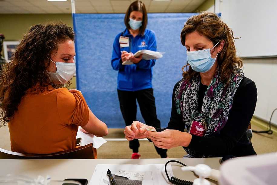 EUA devem iniciar nesta segunda-feira a vacinação contra Covid-19