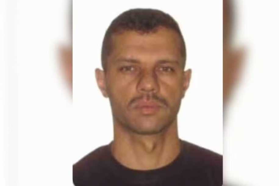 Corpo de motorista de aplicativo morto com tiro na cabeça é enterrado