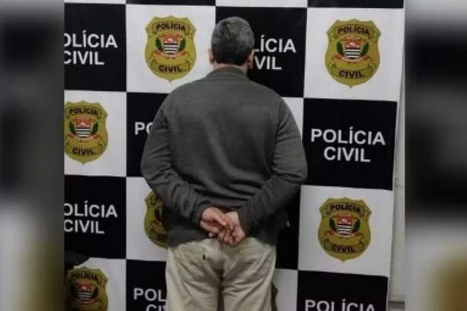 Foragido há quase 3 anos, professor condenado por estuprar 18 alunas é preso após se esconder debaixo de sofá