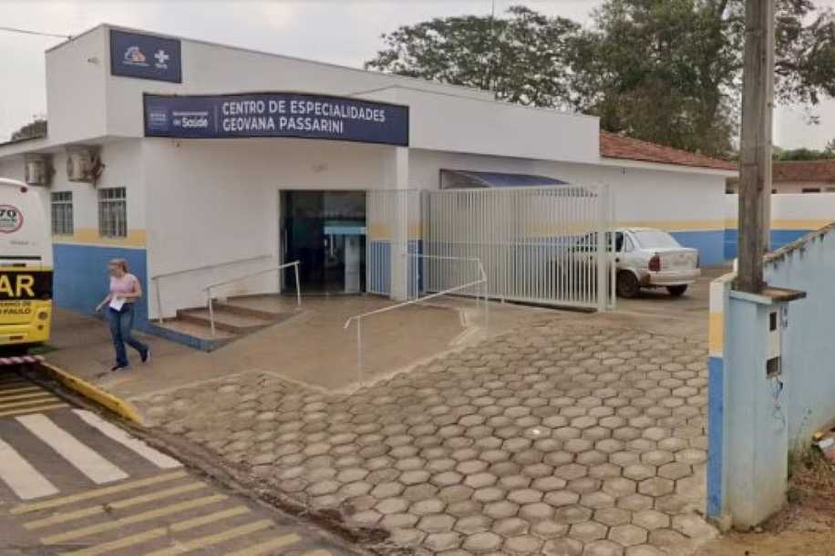 Filho denuncia demora na realização de exames e na transferência de mãe para hospital especializado após ela cair