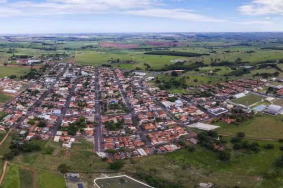 Moradores de Macedônia votam para prefeito e vice no dia do 2º turno das eleições 2026