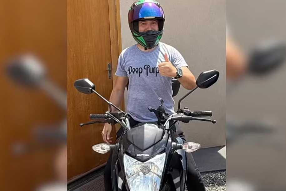 Radialista diz que nunca foi à cidade onde recebeu multa por pilotar moto sem cinto de segurança