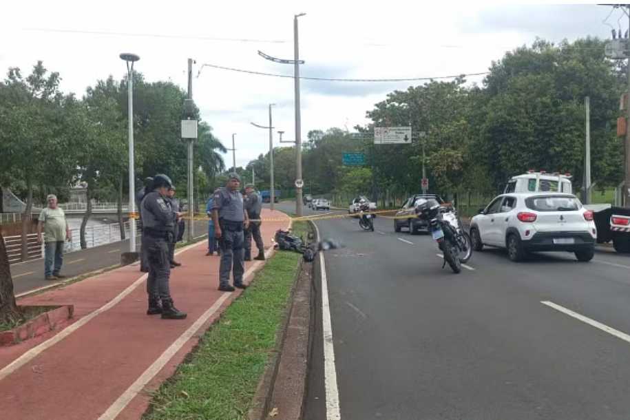 Motociclista morre ao ser atropelado por caminhão em avenida de Rio Preto