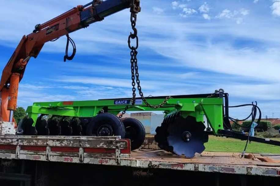 Trio é preso por estelionato tentando revender pela internet máquina agrícola que comprou e não pagou no interior de SP