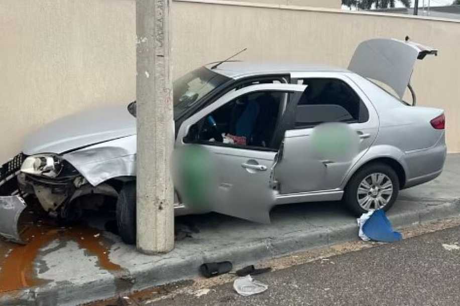 Homens roubam carro de aplicativo, batem durante fuga e são presos no interior de SP