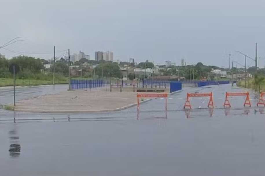 Obra concluída há menos de dois anos em avenida de Araçatuba apresenta problemas estruturais