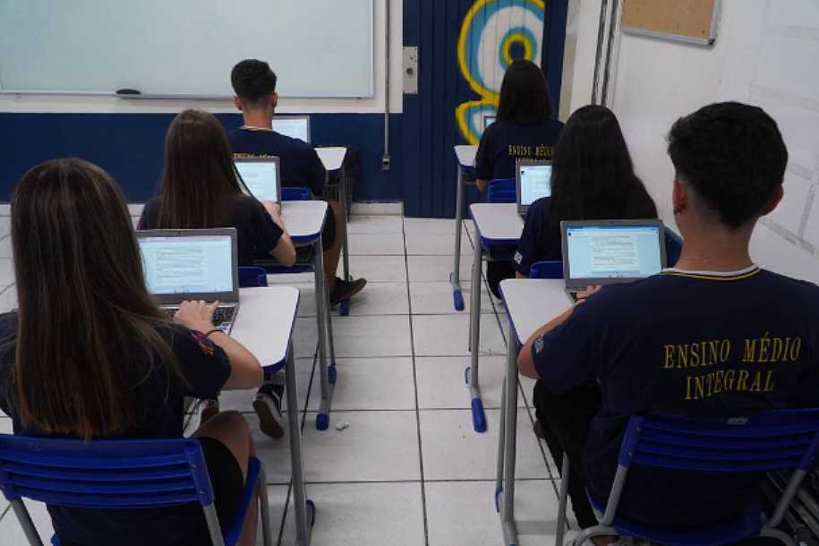 Gestão Tarcísio vai usar ChatGPT para produzir aulas digitais no lugar de professores