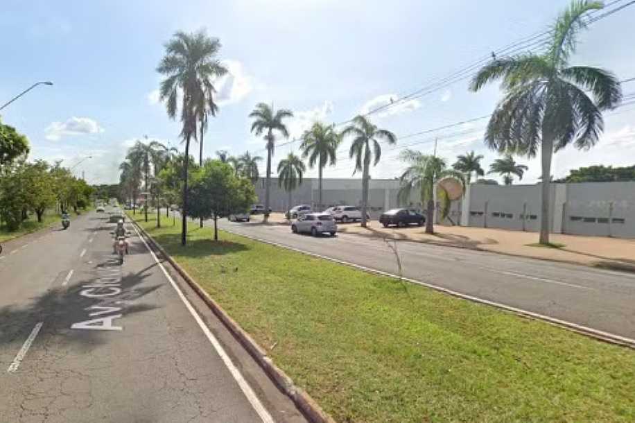 Motociclista fica em estado grave após bater em coqueiro no interior de SP
