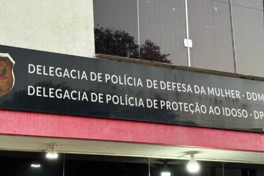 Padrasto é preso suspeito de estuprar criança após o irmão dela encontrar preservativo no quintal de casa