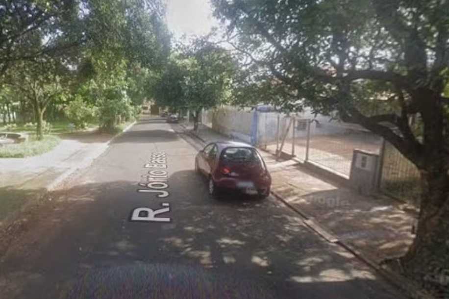 Ministério Público denuncia mulher por invadir casa, matar idoso a facadas e tomar banho no local