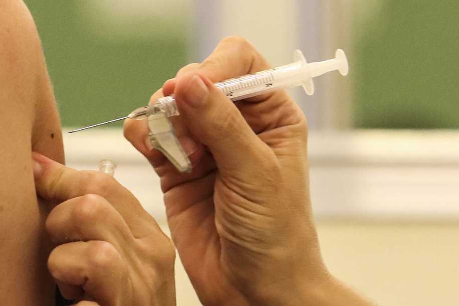 Imunidade pós-vacina pode demorar semanas, dizem especialistas