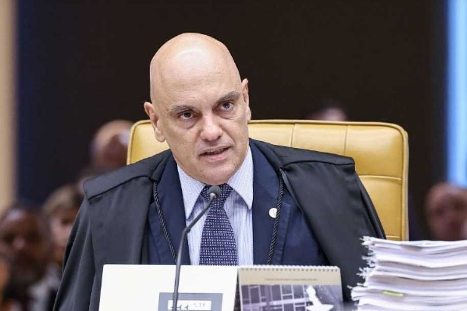 Moraes: Bolsonaro teve 185 visitas; isolamento é ”patético”