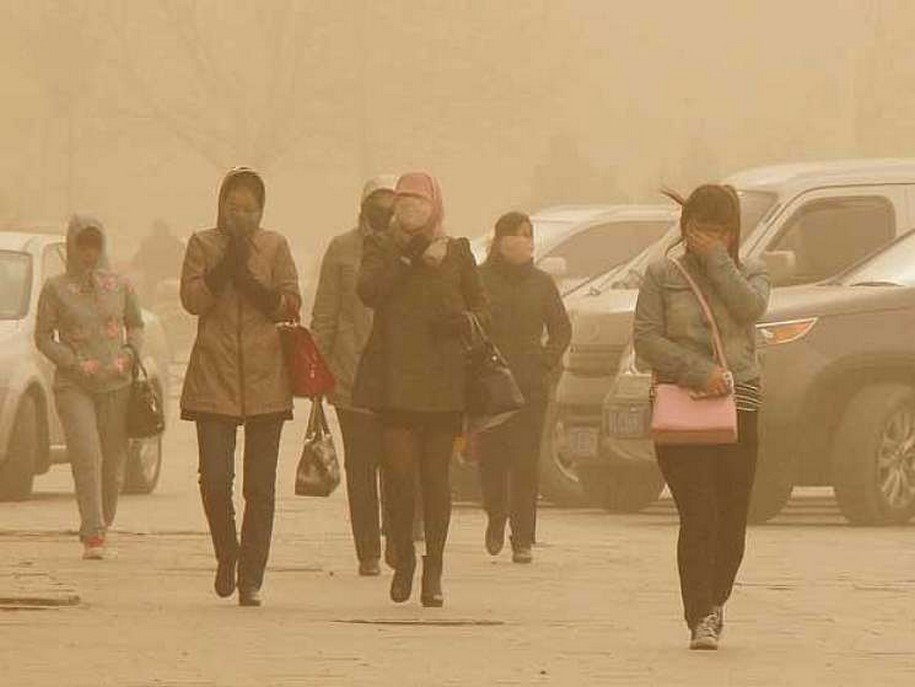 Tempestade de areia atinge cidade chinesa