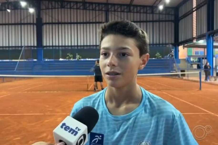 Tenista mirim do interior paulista representa o Brasil em competição sul-americana