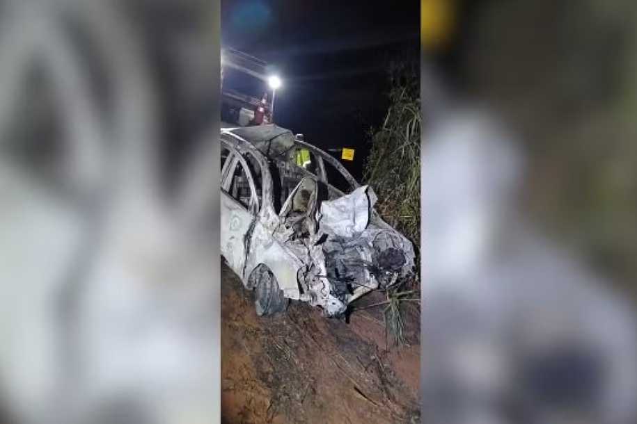 Batida de frente mata motorista de carro e motociclista em Santo Antônio do Aracanguá