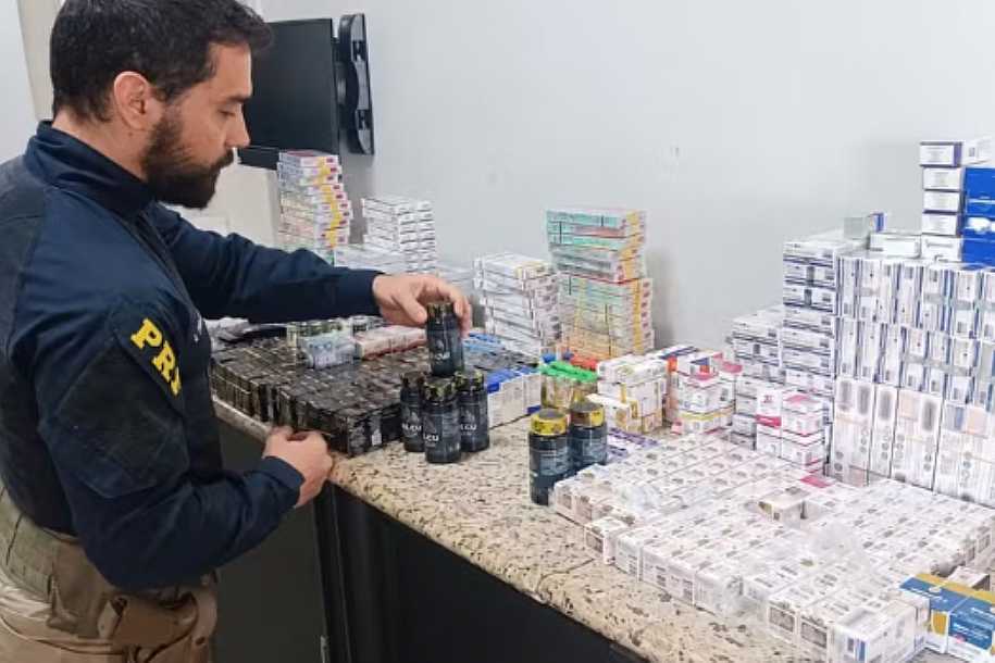 Polícia apreende anabolizantes, medicamentos e cigarros eletrônicos com casal na BR-153