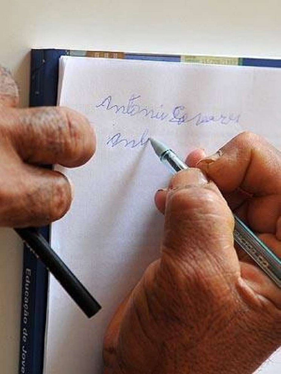 Unesco: Brasil tem quase 13 mi de analfabetos adultos e é 8º no mundo