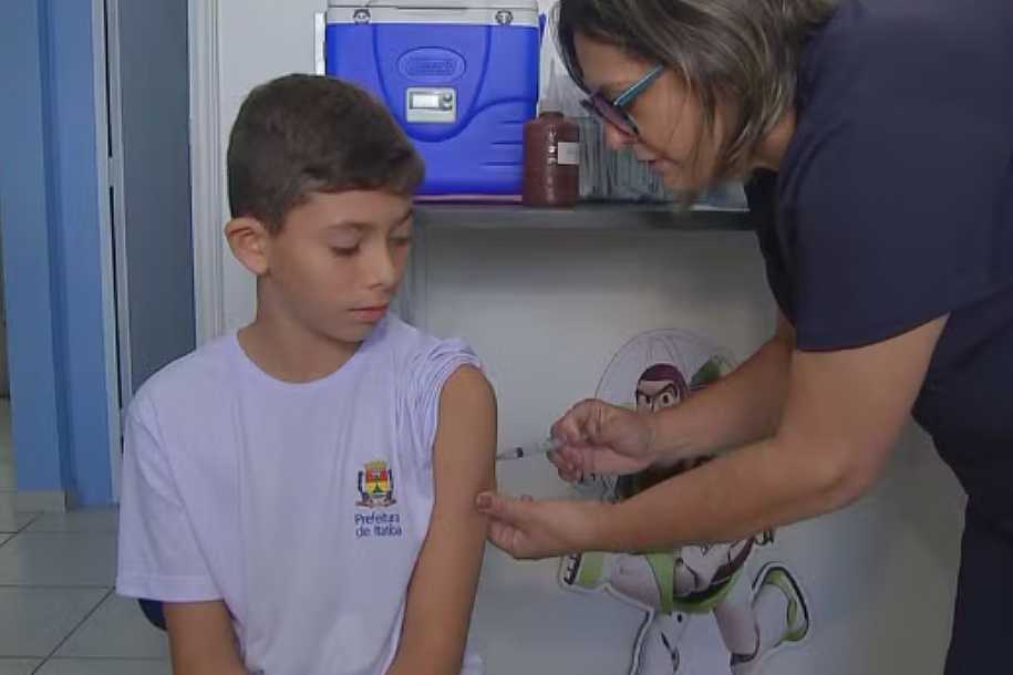 Mais de 2,5 mil crianças e adolescentes estão com a 2ª dose da vacina contra a dengue atrasada em Rio Preto