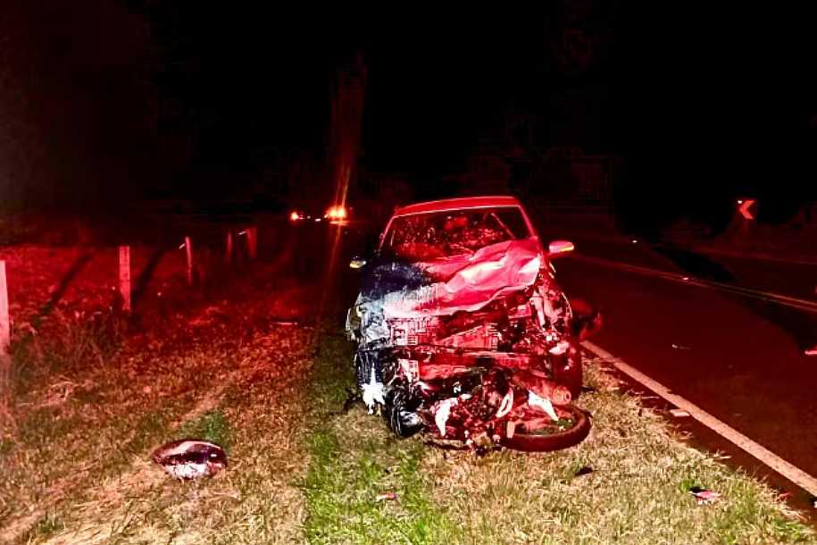 Casal em moto morre após ser atingido e arrastado por carro em vicinal de Castilho