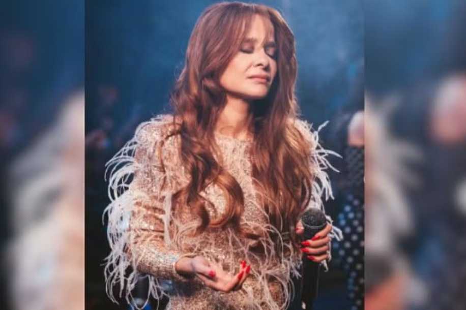 Cantora Maiara participa de acampamento no interior de SP