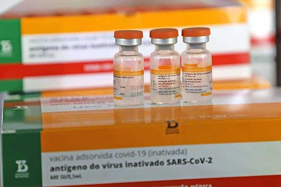 Há dez dias, governo paulista entrega 830 mil doses diárias da vacina contra a covid-19 ao Ministério da Saúde