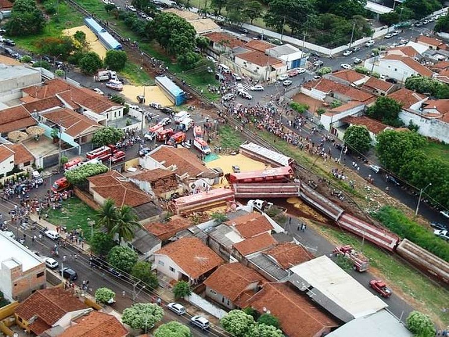 Moradores protestam contra linha férrea após descarrilamento em RP