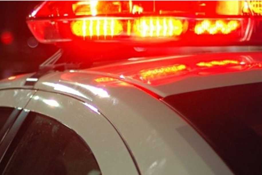 Homem armado com faca invade casa de ex-mulher e faz família refém