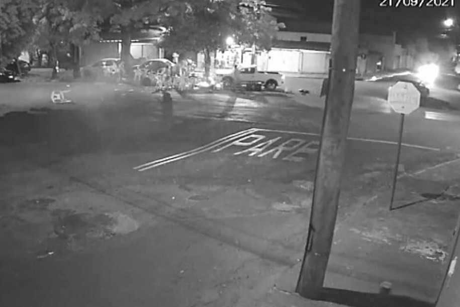 Motorista tenta atropelar pessoas de propósito em um bar ; veja vídeo