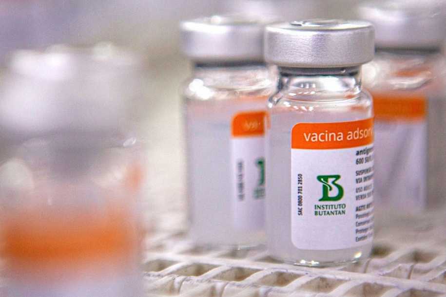 Anvisa determina recolhimento de lotes interditados da vacina Coronavac