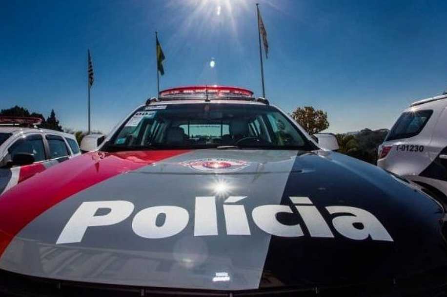 Criança de 3 anos que estava entre o pai e a mãe em motocicleta morre em acidente