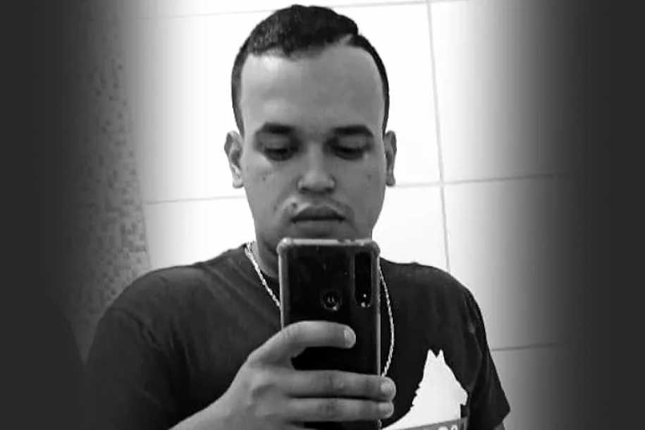 Familiares e amigos se despedem do jovem Bruno Cardoso, que faleceu aos 27 anos neste sábado