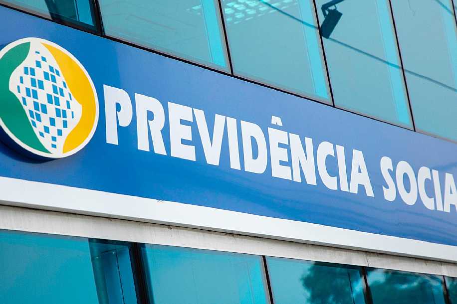 INSS começa a pagar 13º salário dos aposentados