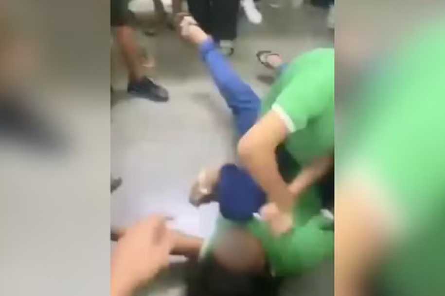 Vídeo mostra briga e confusão entre estudantes dentro de escola no interior de SP