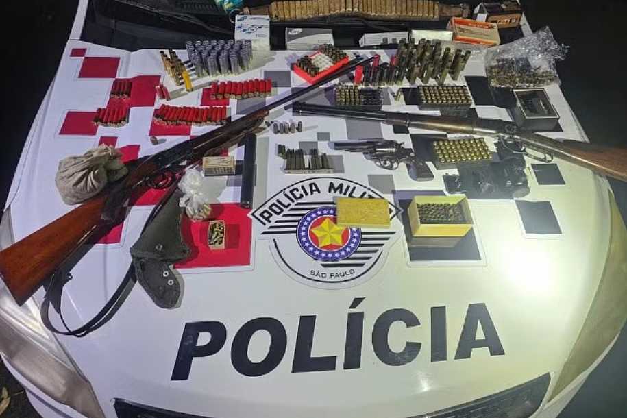 Homem suspeito de agredir o irmão em Ilha Solteira é preso com armas e munição ilegal em casa
