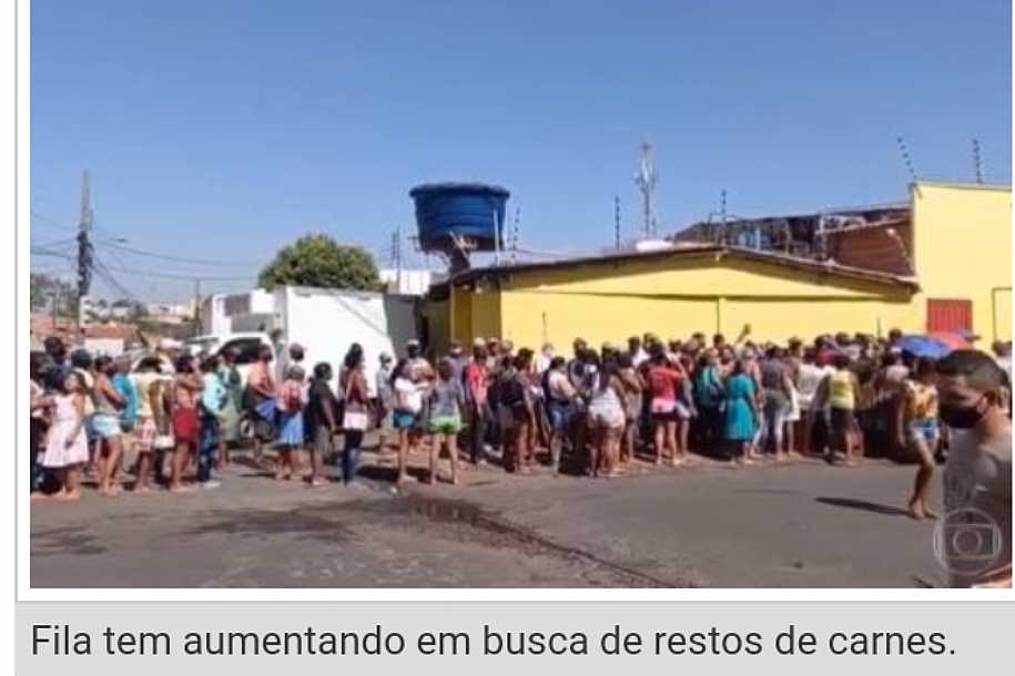 Dona de açougue chora ao dizer que cuiabanos comem restos de carne crua