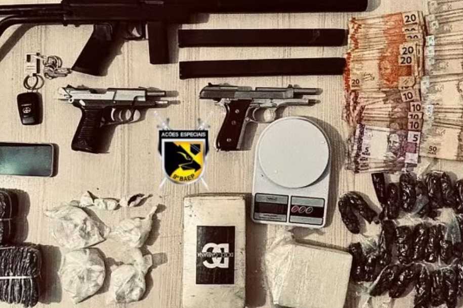 Polícia é acionada para ocorrência de disparo de arma e encontra homem com o corpo pegando fogo