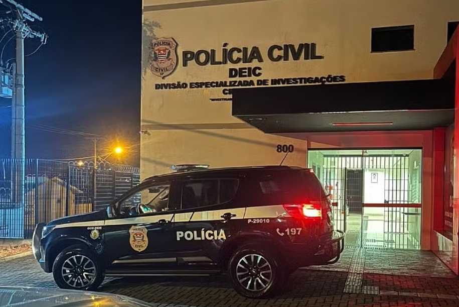 Dupla armada é presa suspeita de assaltar bar e balear comerciante em Rio Preto