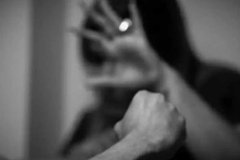 Para defender a mãe, adolescente ataca padrasto a pauladas; homem morre após golpe de mata-leão