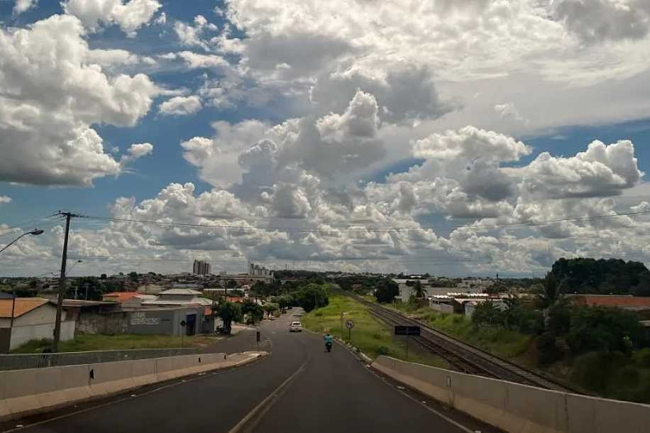 Calor intenso e baixa umidade do ar continuam; confira a previsão do tempo para Jales