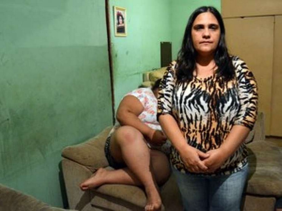 Estado pede laudo para garota de 146 kg e 12 anos ir a aula mãe vê bullying