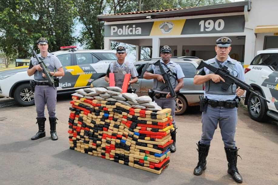 Jovem é preso ao ser flagrado com mais de 350 tijolos de maconha em rodovia de Andradina