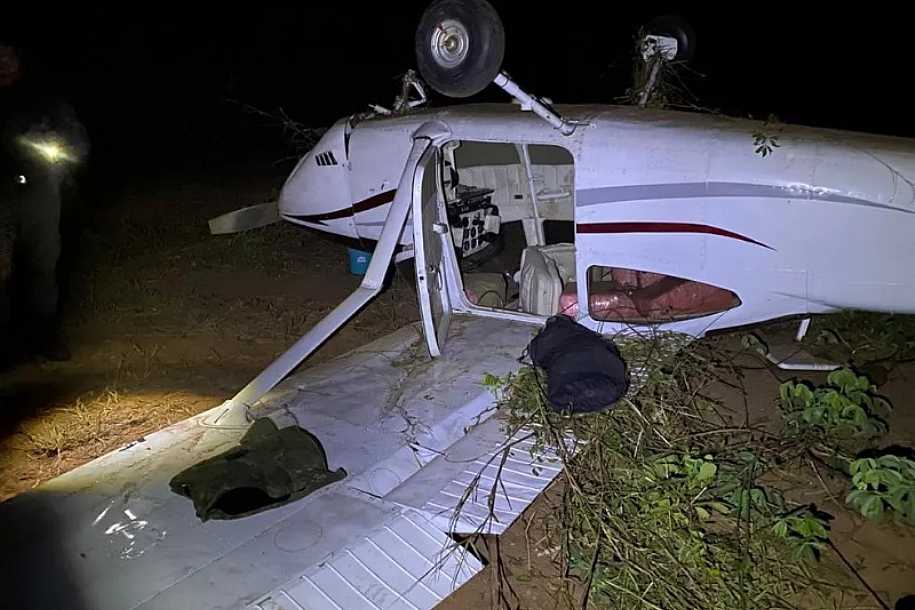 Piloto de aeronave que fez pouso forçado com 300 quilos de cocaína é preso pela PF