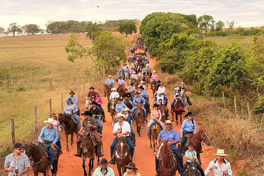 Cavalgada e Queima do Alho marcam o sucesso das comemorações pelos 79 anos de Macedônia