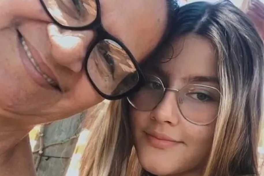 Avó e neta de 14 anos morrem carbonizadas após carro bater em poste de alta tensão em vicinal