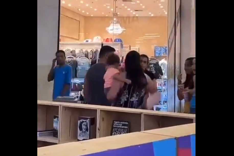Cliente xinga faxineira de shopping em MG: “Eu sou rica e você é analfabeta”