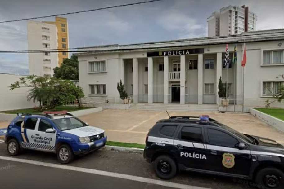 Homem é encontrado morto com golpes de faca dentro de veículo em estrada de Araçatuba