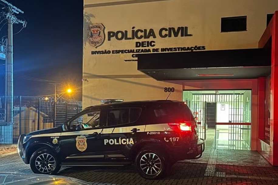 Mulher encontra filho morto com sinais de facadas no pescoço em Rio Preto