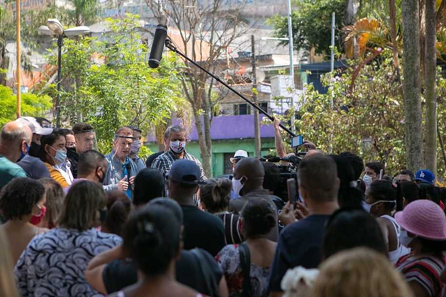 Campanha eleitoral ajudou a aumentar casos da covid-19 no Brasil, afirma médico