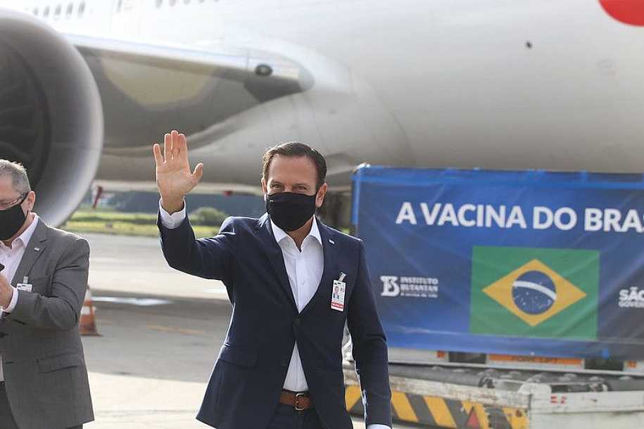 SP chega a 10,8 milhões de doses e garante estoque para iniciar vacinação contra a covid-19